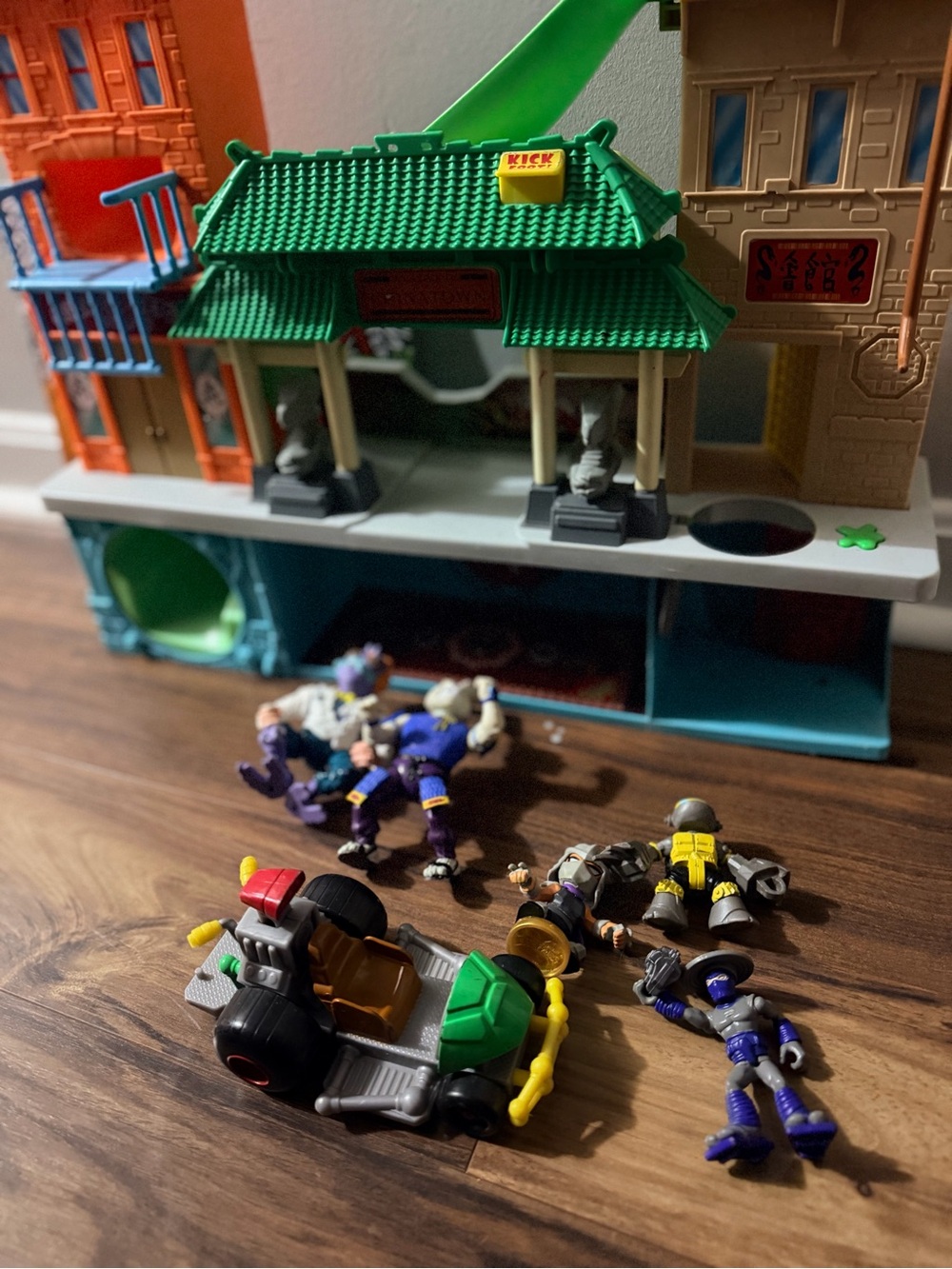 Playmates Toys Teenage Mutant Ninja Turtles Half-Shell Heroes Super Sewer HQ